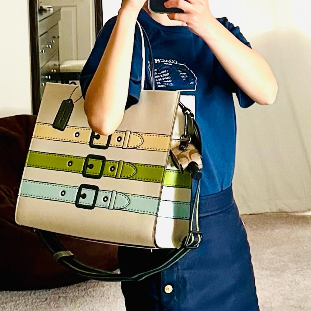 Rare Coach Cashin C9724 Carry 32 Trompe L’oeil, Spring 2022 Runway Collection - Picture 3 of 16